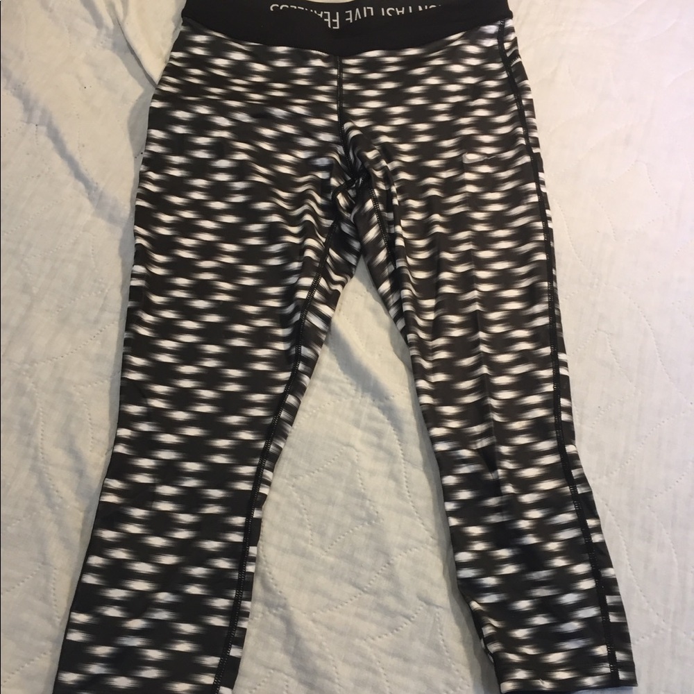 Nike cropped workout leggings.